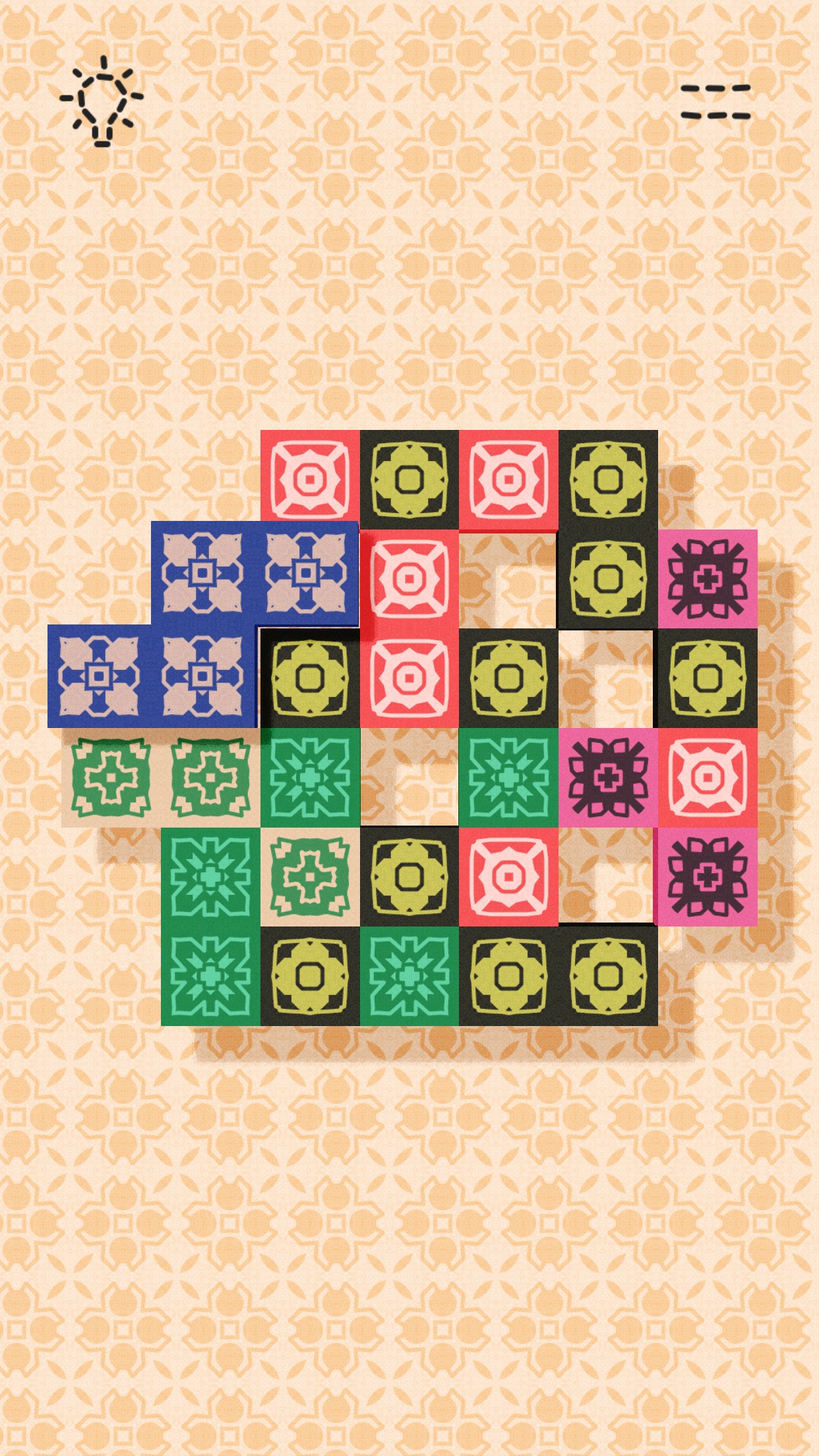 Tile Snap：翻转带花纹的彩色瓷砖，使颜色匹配并移除，直到清空不规则格盘。