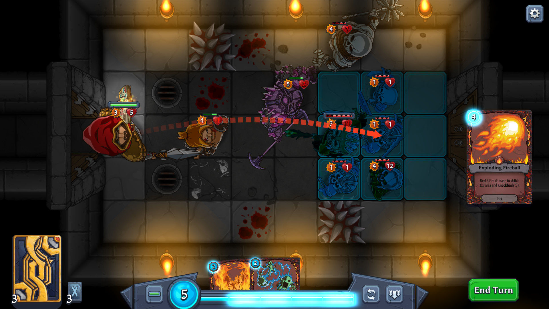 Abalon: Roguelike Tactics CCG：完整小型石室方格战场内有英雄、敌人、地面尖刺与墙边火炬，蓝色范围和火球攻击指向清楚。