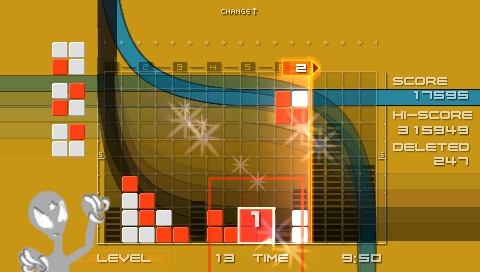 Lumines: Puzzle Fusion：宽矩形格盘接收 2×2 色块，拼出同色矩形后由节拍扫描线清除。