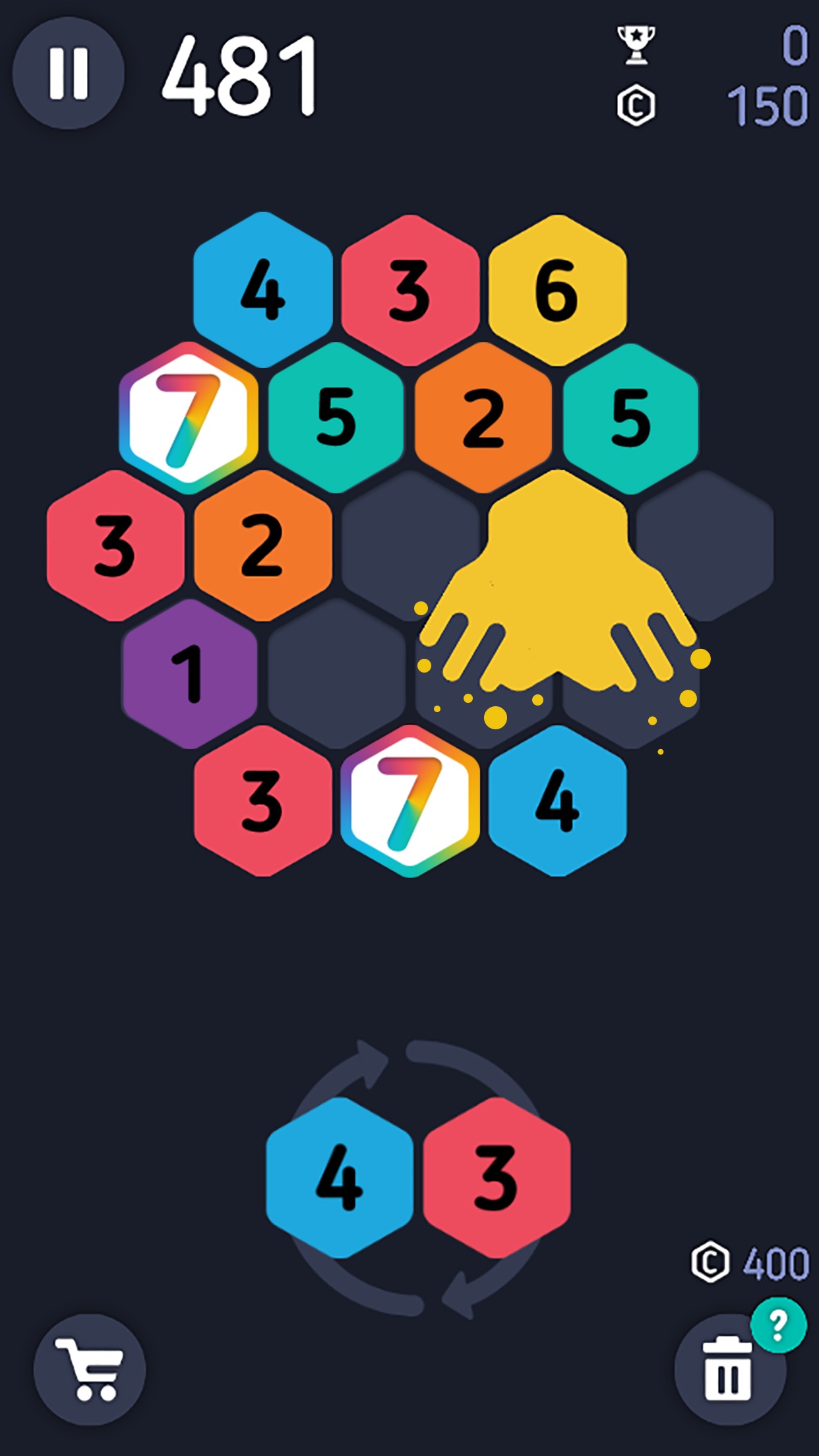 Make7! Hexa Puzzle：将带数字的六角块放入棋盘，三个相同数字相邻时升级为下一个数字，三个7可形成清除效果。